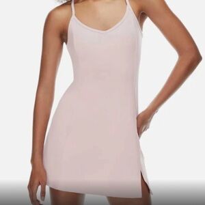 ARITZIA TnAction Women’s Court Dress in Dusty Pink Size S